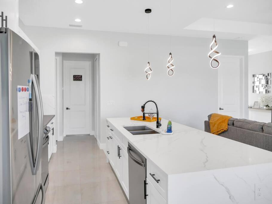 Casa Sevilla, Heated Pool, Sleeps 9, 4B3B Cabo Coral Exterior foto
