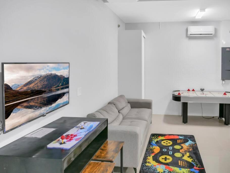 Casa Sevilla, Heated Pool, Sleeps 9, 4B3B Cabo Coral Exterior foto